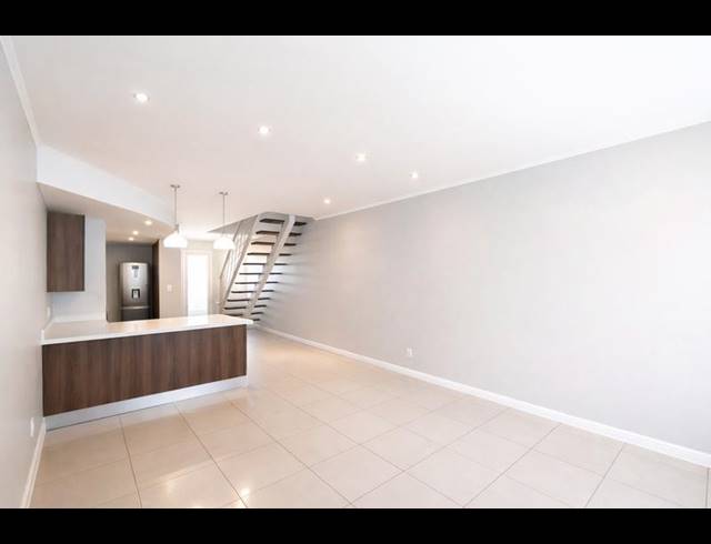 2 BEDROOM PROPERTY TO RENT IN MENLO PARK